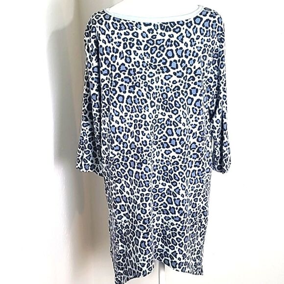 AnyBody Blue Leopard  Top with Big Pockets, Longer on the Sides, Size Large - Picture 8 of 10